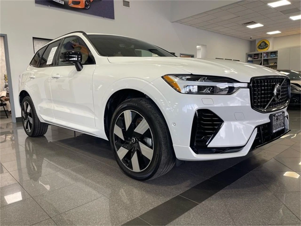 2023 Volvo XC60 2nd Gen - Image 7 of 31