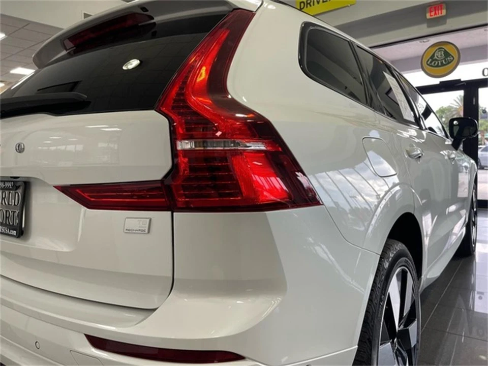 2023 Volvo XC60 2nd Gen - Image 17 of 31