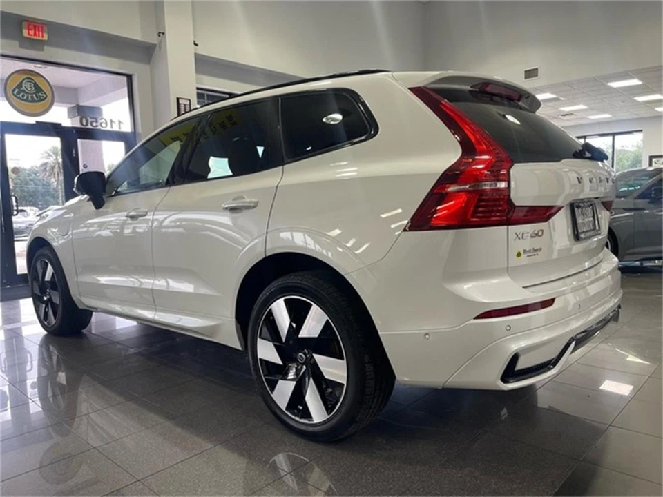 2023 Volvo XC60 2nd Gen - Image 3 of 31
