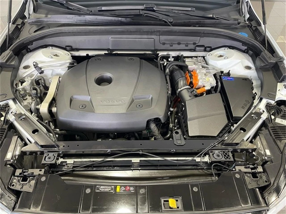 2023 Volvo XC60 2nd Gen - Image 19 of 31