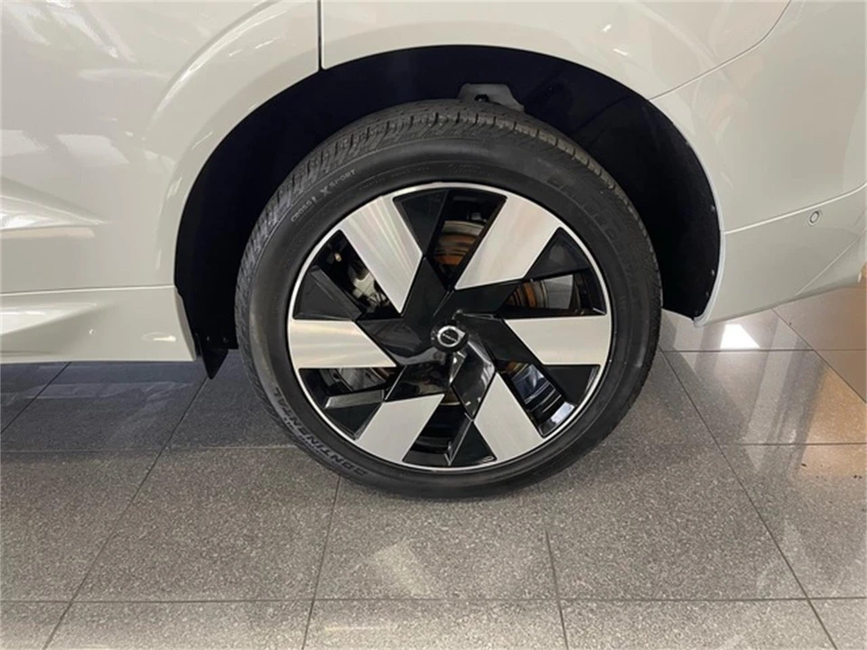 2023 Volvo XC60 2nd Gen - Image 21 of 31
