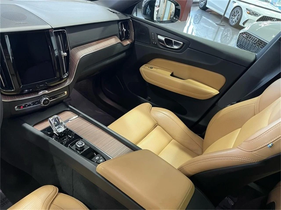 2023 Volvo XC60 2nd Gen - Image 27 of 31