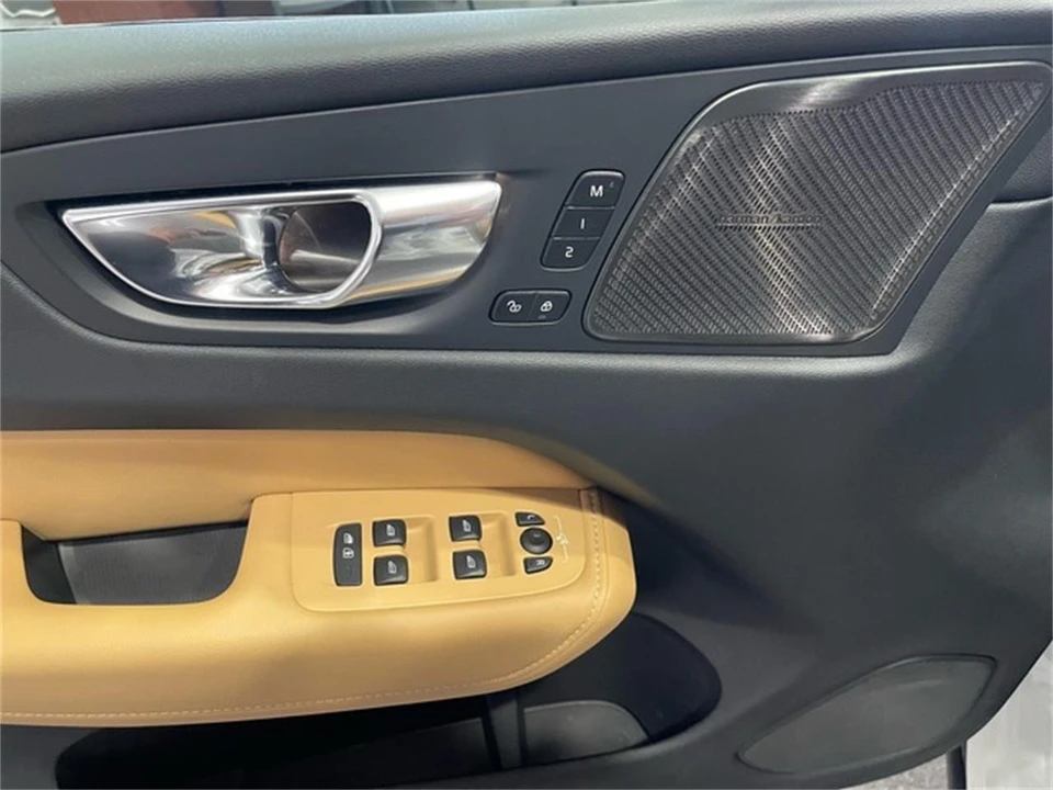 2023 Volvo XC60 2nd Gen - Image 23 of 31