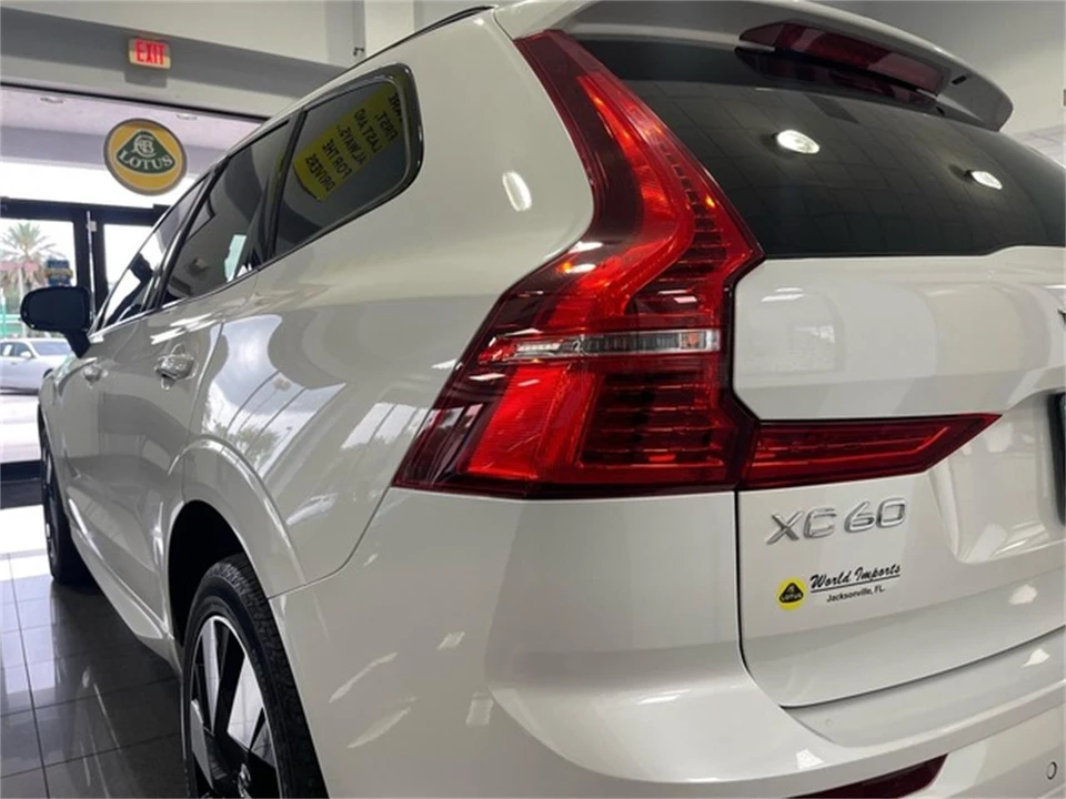 2023 Volvo XC60 2nd Gen - Image 14 of 31