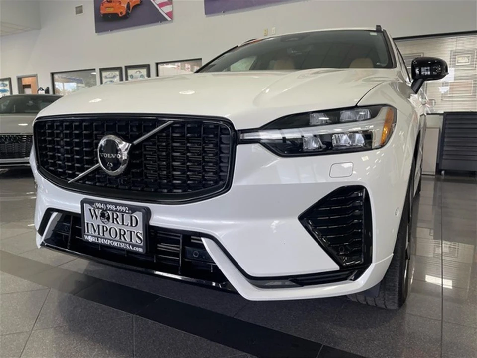 2023 Volvo XC60 2nd Gen - Image 16 of 31