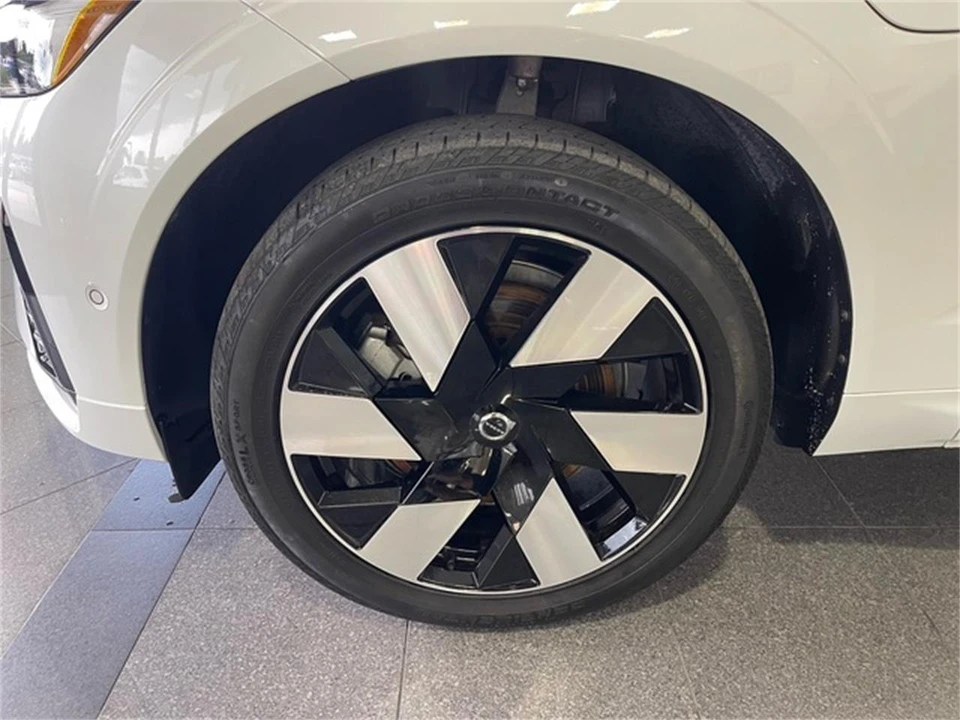 2023 Volvo XC60 2nd Gen - Image 20 of 31