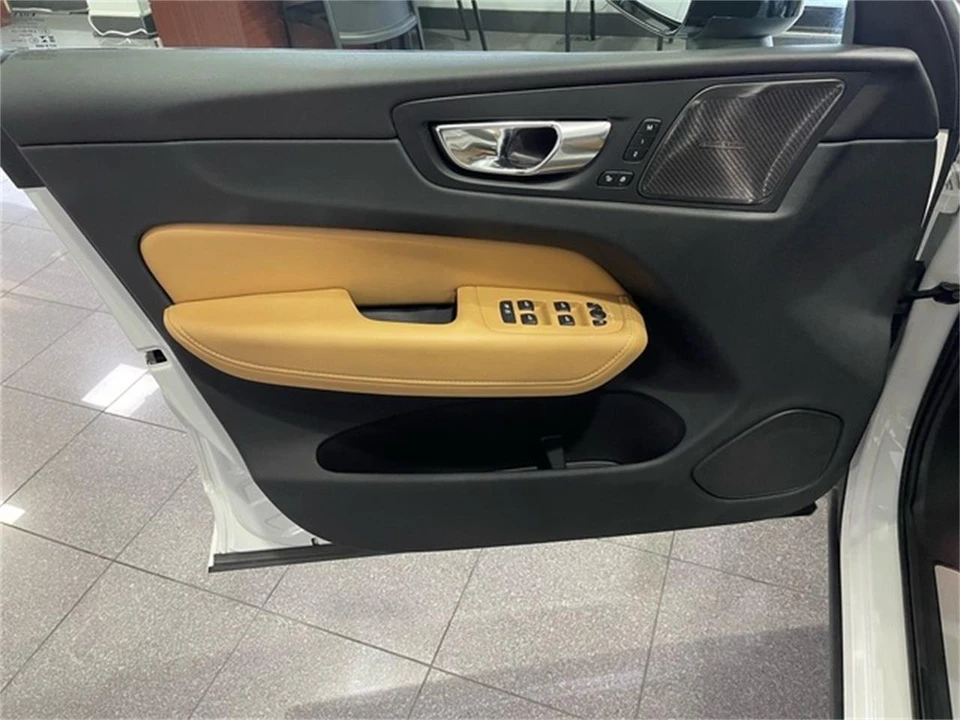 2023 Volvo XC60 2nd Gen - Image 22 of 31