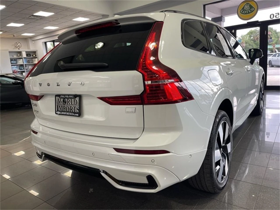 2023 Volvo XC60 2nd Gen - Image 18 of 31