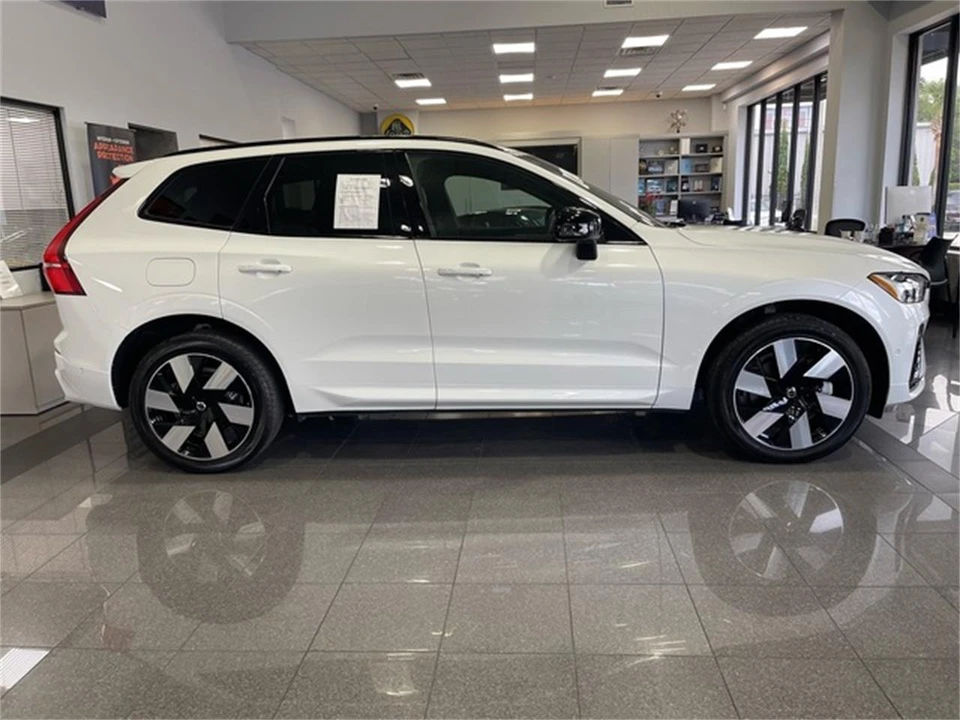 2023 Volvo XC60 2nd Gen - Image 6 of 31