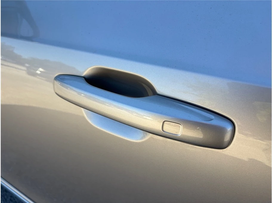 2023 Volvo XC90 2nd Gen - Image 17 of 21
