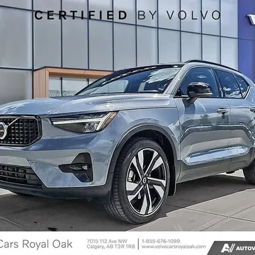2023 Volvo XC40 Plus Dark Theme