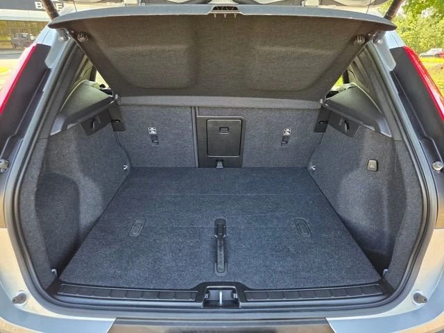 2023 Volvo XC40 - Image 17 of 20