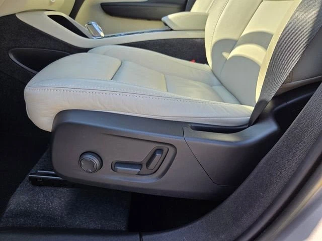 2023 Volvo XC40 - Image 10 of 20
