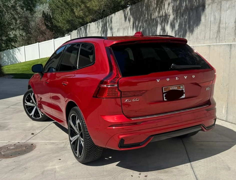2023 Volvo XC60 2nd Gen - Image 2 of 12