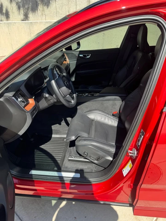 2023 Volvo XC60 2nd Gen - Image 5 of 12