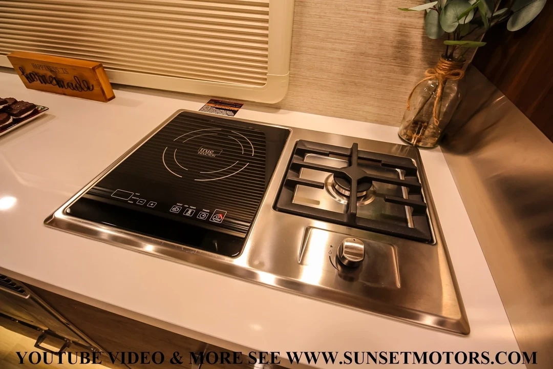 2023 Winnebago - Image 16 of 21