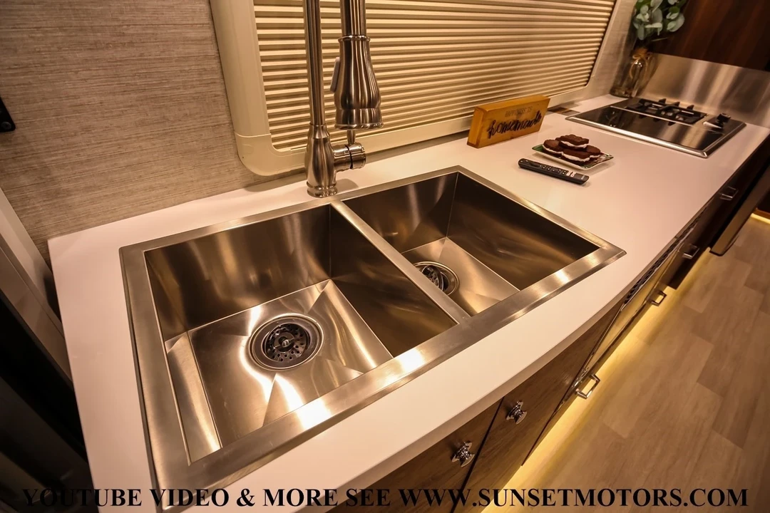 2023 Winnebago - Image 15 of 21