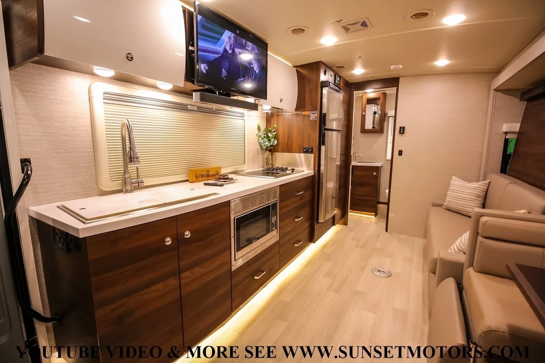 2023 Winnebago - Image 14 of 21