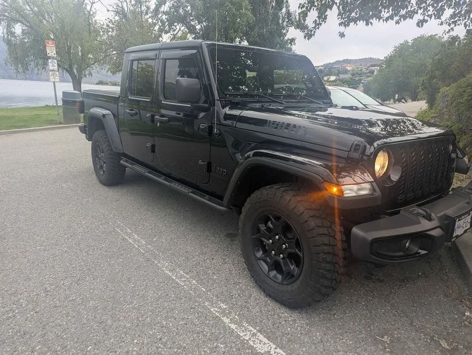 2023 Jeep JT Gladiator - Image 2 of 6
