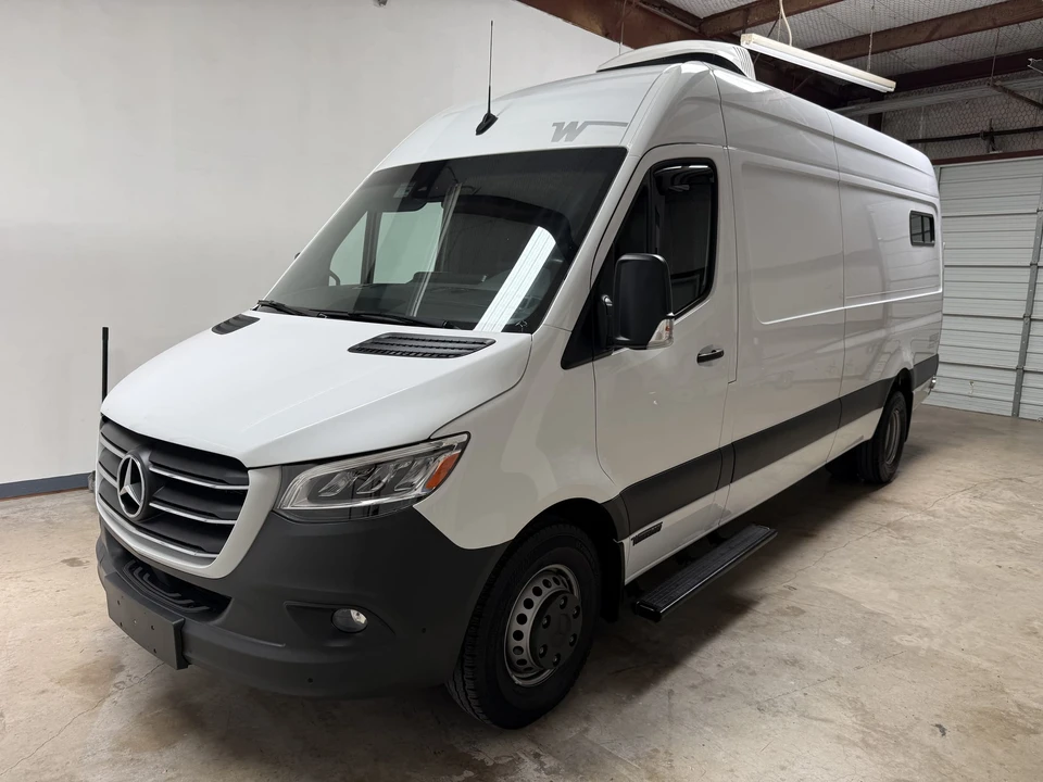 2023 Winnebago - Image 11 of 31