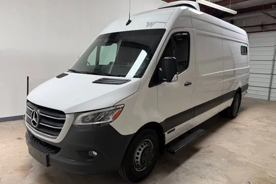 2023 Winnebago Adventure Wagon Motorhome