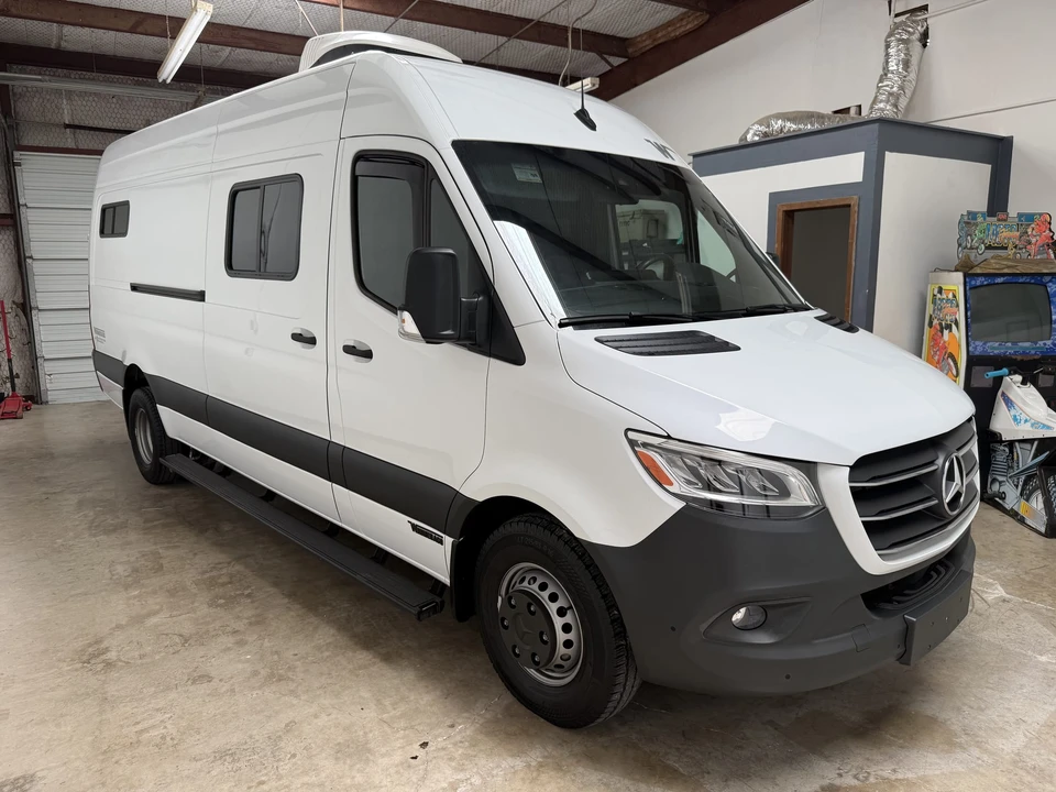 2023 Winnebago - Image 5 of 31