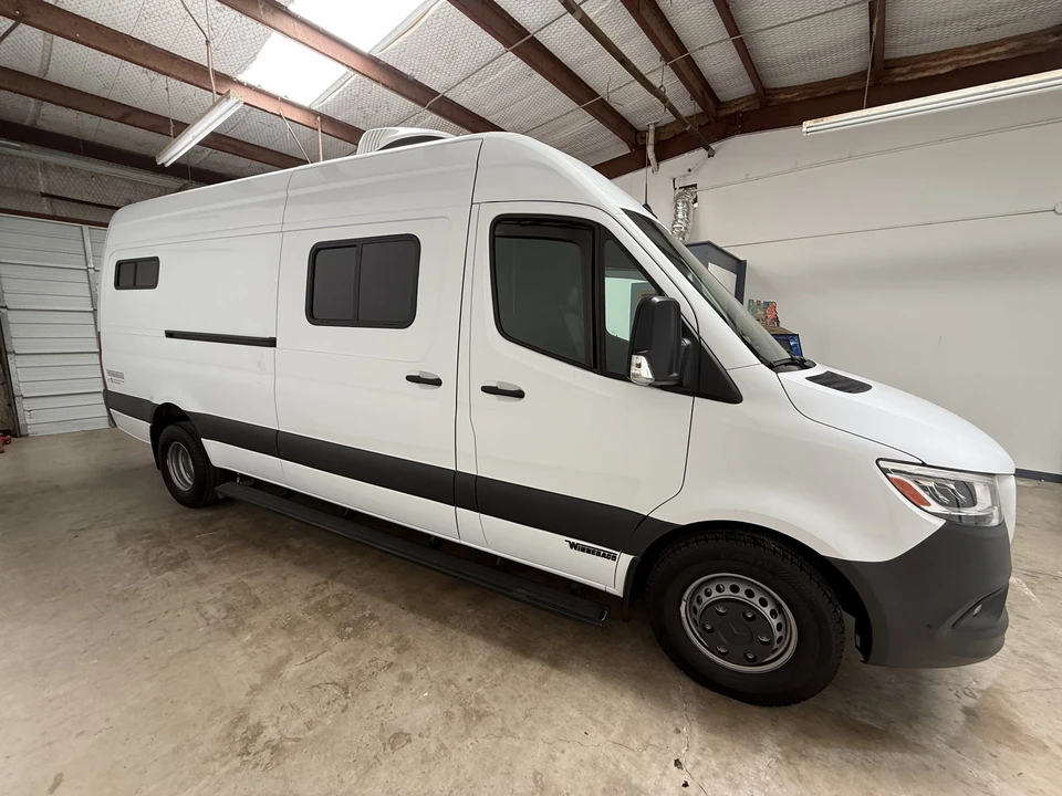 2023 Winnebago - Image 2 of 31