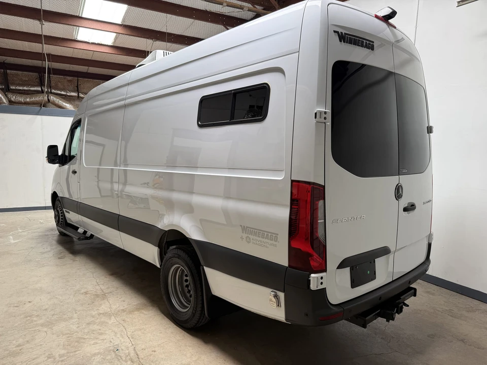 2023 Winnebago - Image 15 of 31