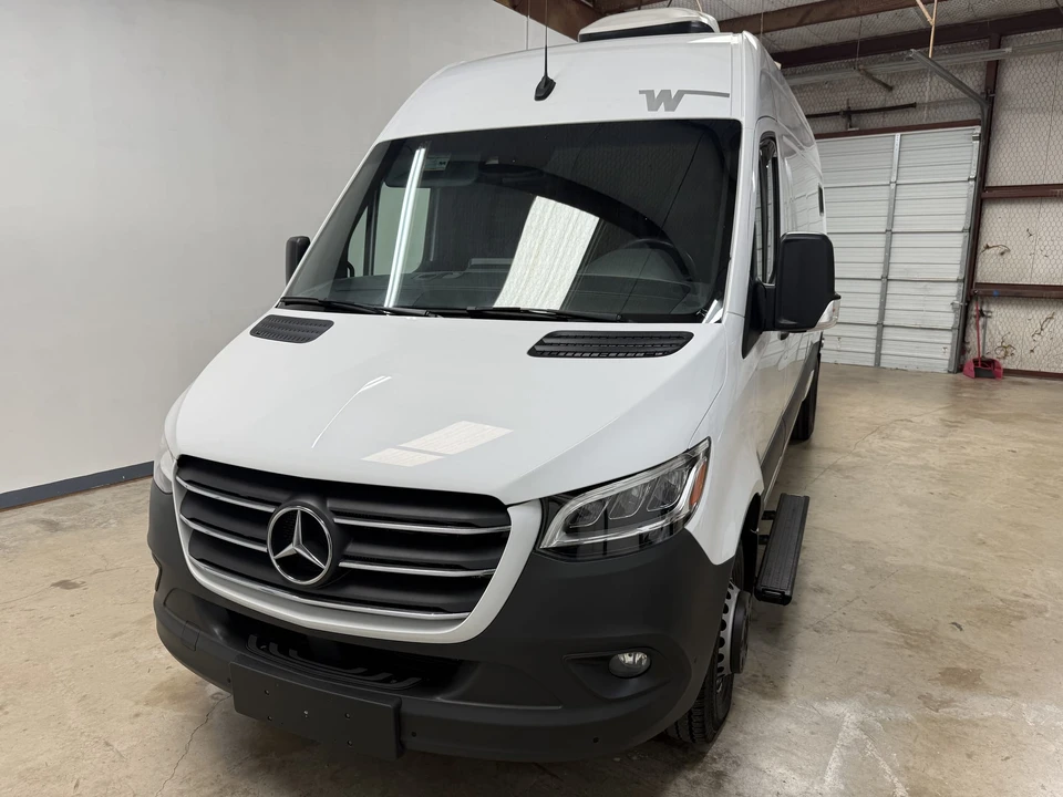 2023 Winnebago - Image 9 of 31
