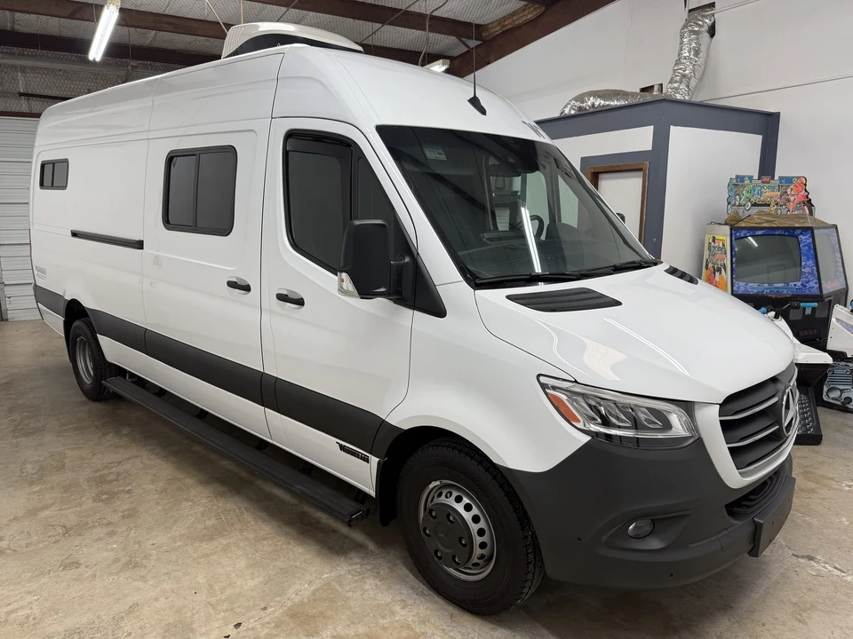 2023 Winnebago - Image 4 of 31