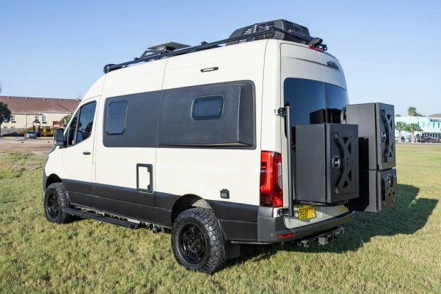 2023 Winnebago - Image 2 of 9