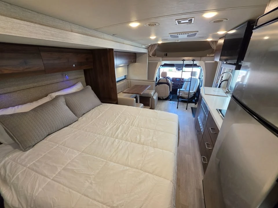 2023 Winnebago - Image 17 of 19