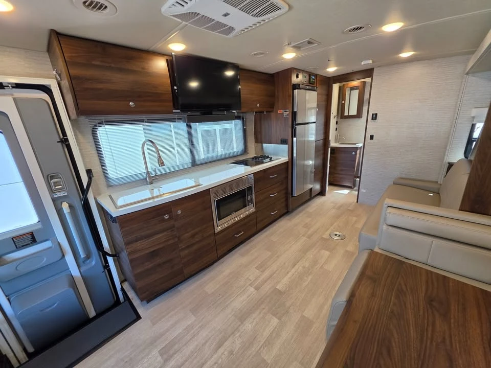 2023 Winnebago - Image 11 of 19