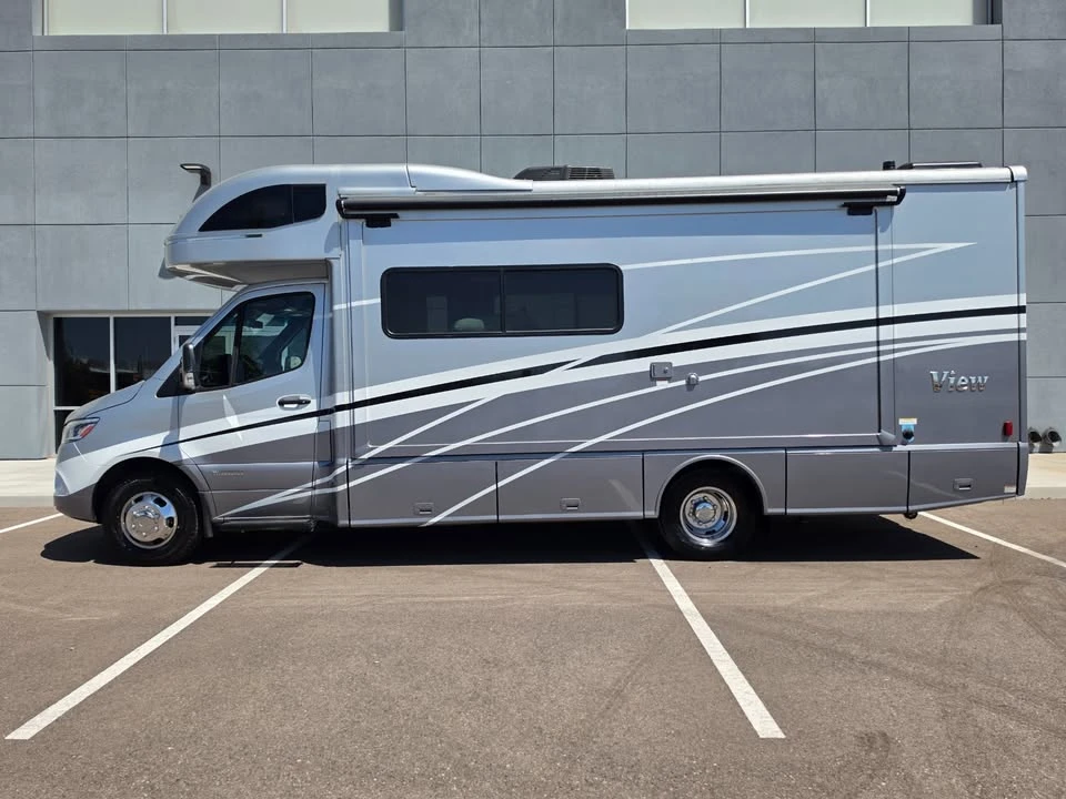 2023 Winnebago - Image 5 of 19