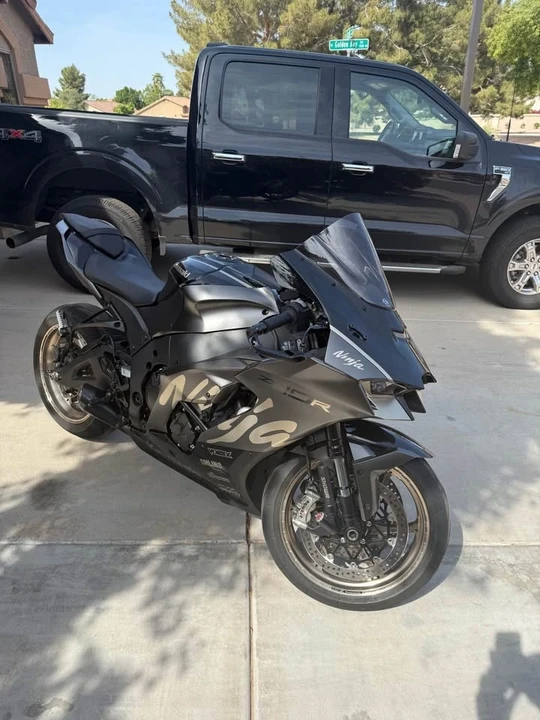 2023 Kawasaki Ninja - Image 3 of 4