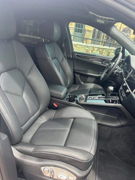 2023 Porsche Macan - Image 8 of 28