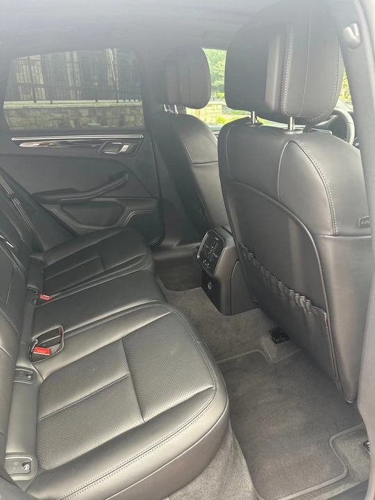 2023 Porsche Macan - Image 15 of 28