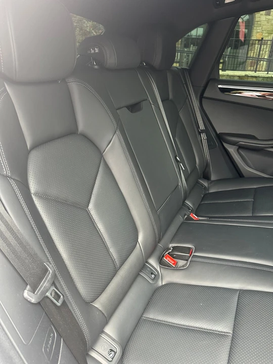 2023 Porsche Macan - Image 14 of 28