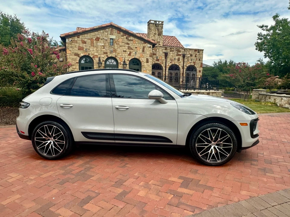2023 Porsche Macan - Image 3 of 28