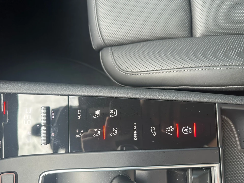 2023 Porsche Macan - Image 20 of 28
