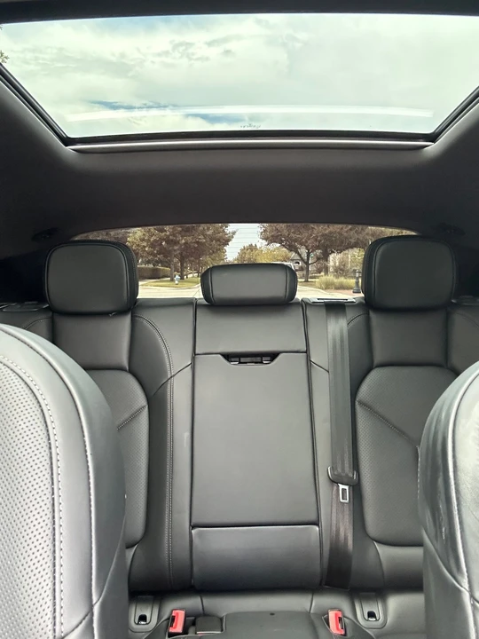2023 Porsche Macan - Image 21 of 28