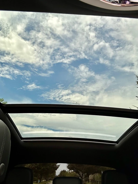 2023 Porsche Macan - Image 22 of 28