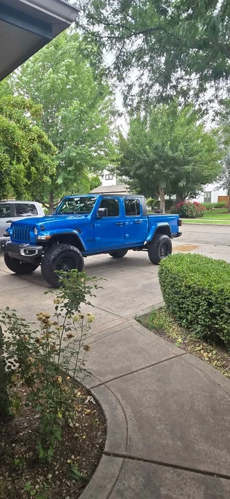 2023 Jeep JT Gladiator - Image 2 of 10