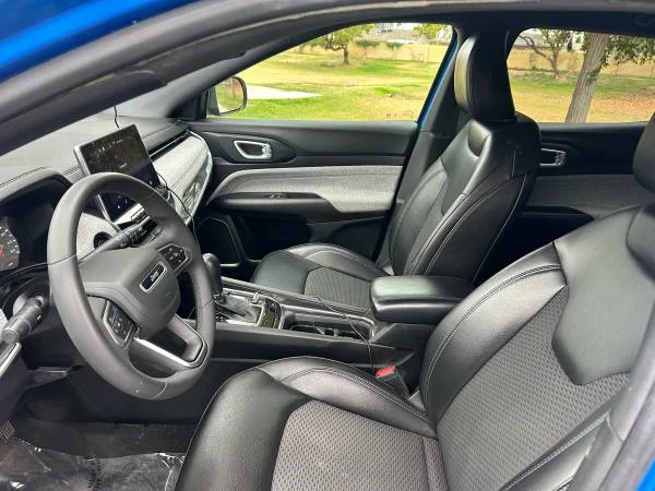 2023 Jeep Compass - Image 7 of 16