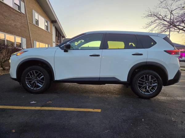 2023 Nissan Rogue - Image 2 of 17