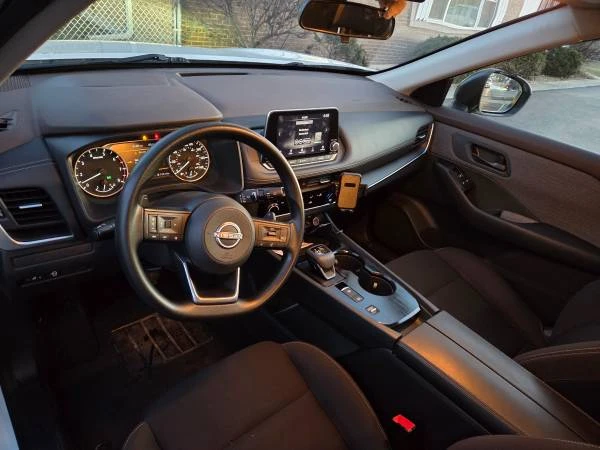 2023 Nissan Rogue - Image 10 of 17