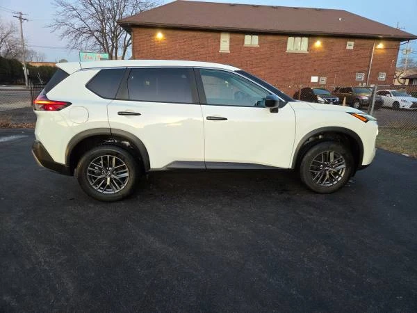 2023 Nissan Rogue - Image 4 of 17
