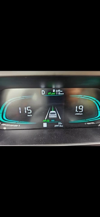 2024 Hyundai Elantra - Image 2 of 10