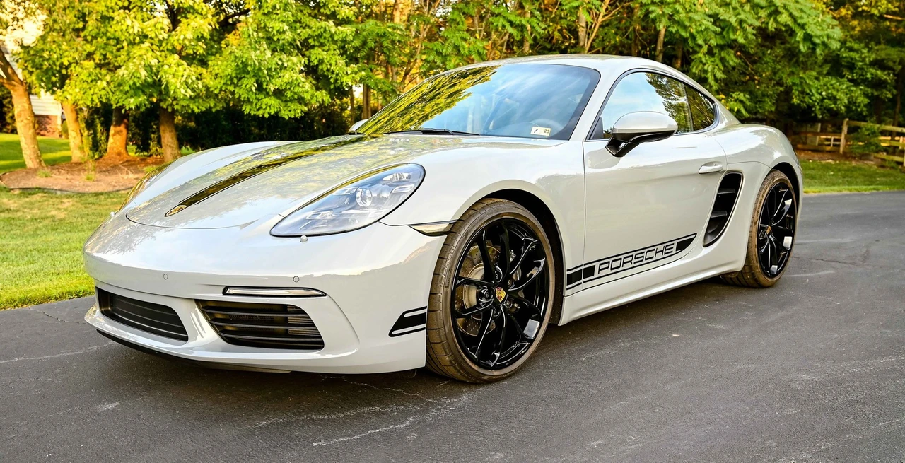 2024 Porsche 718 Cayman - Image 2 of 4