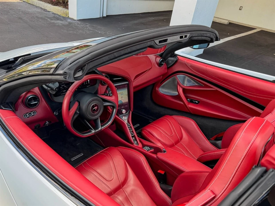 2024 McLaren 750S Spider - Image 2 of 4